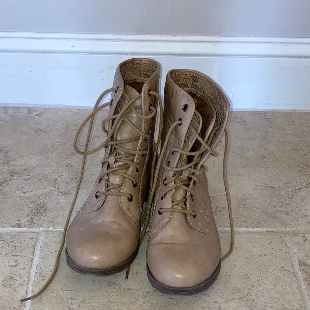 Brown Boots rock candy